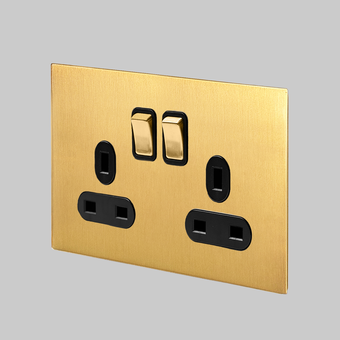 VN5 BRASS 2G UK PLUG SOCKET
