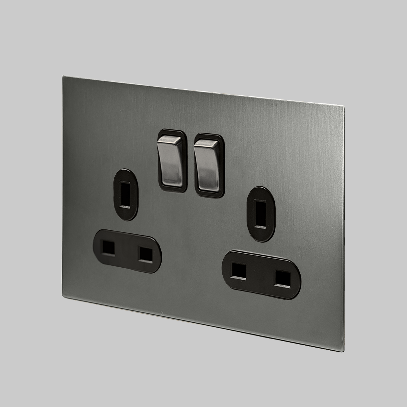 VN5 BRASS 2G UK PLUG SOCKET