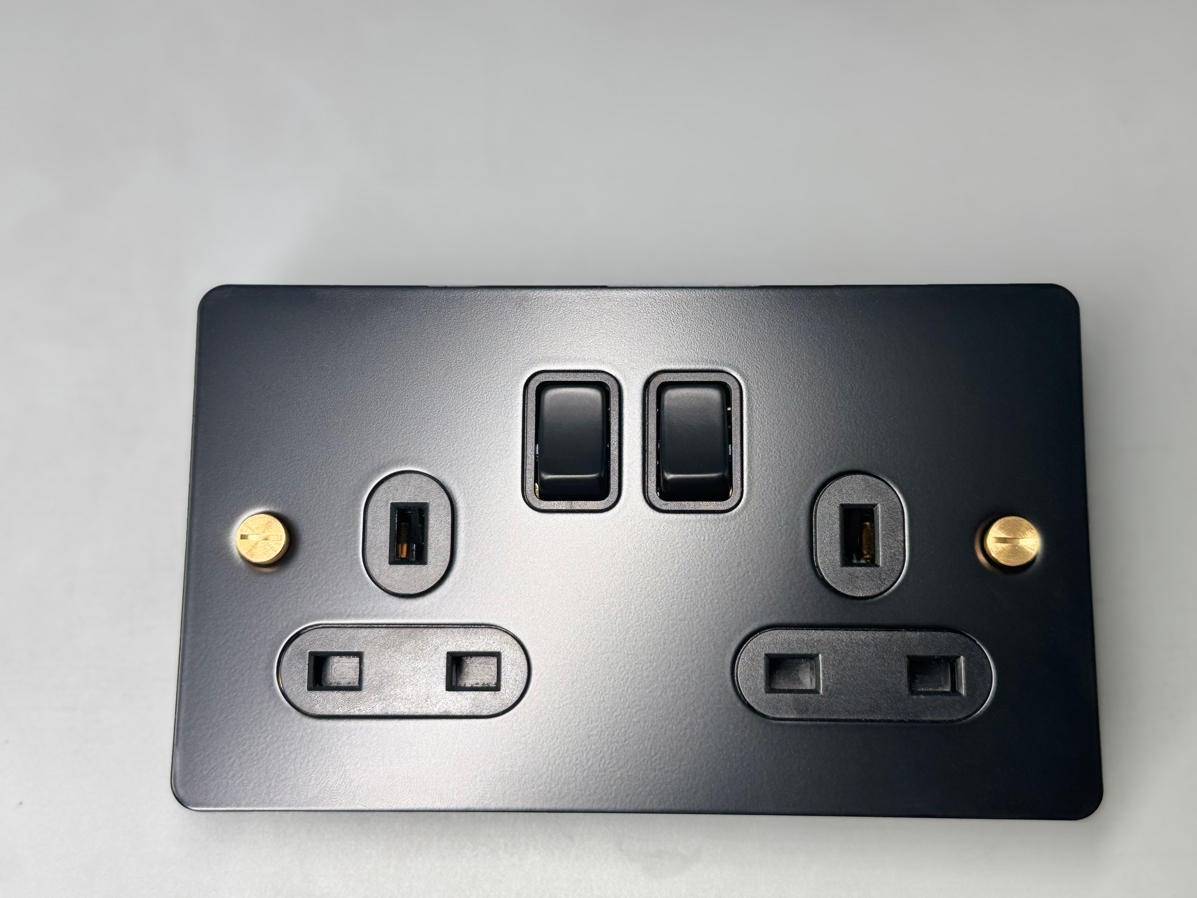 STEEL 2G UK PLUG SOCKET