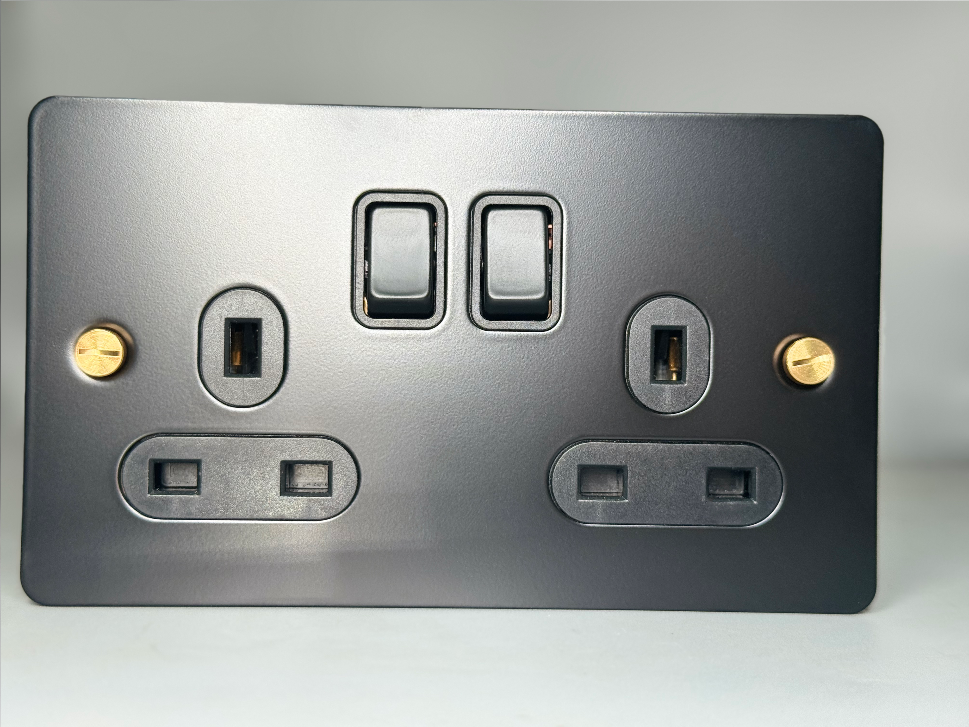STEEL 2G UK PLUG SOCKET