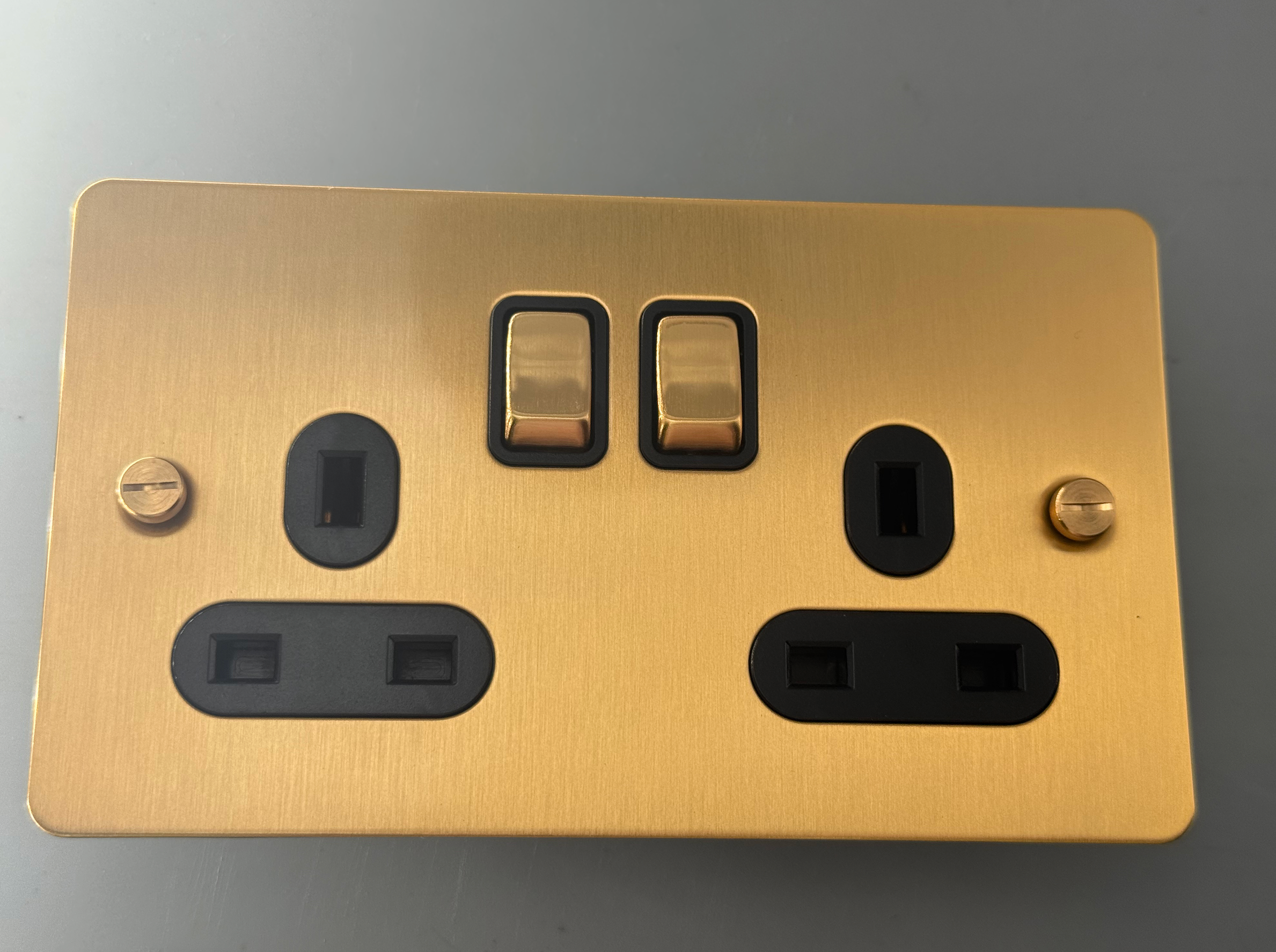 STEEL 2G UK PLUG SOCKET