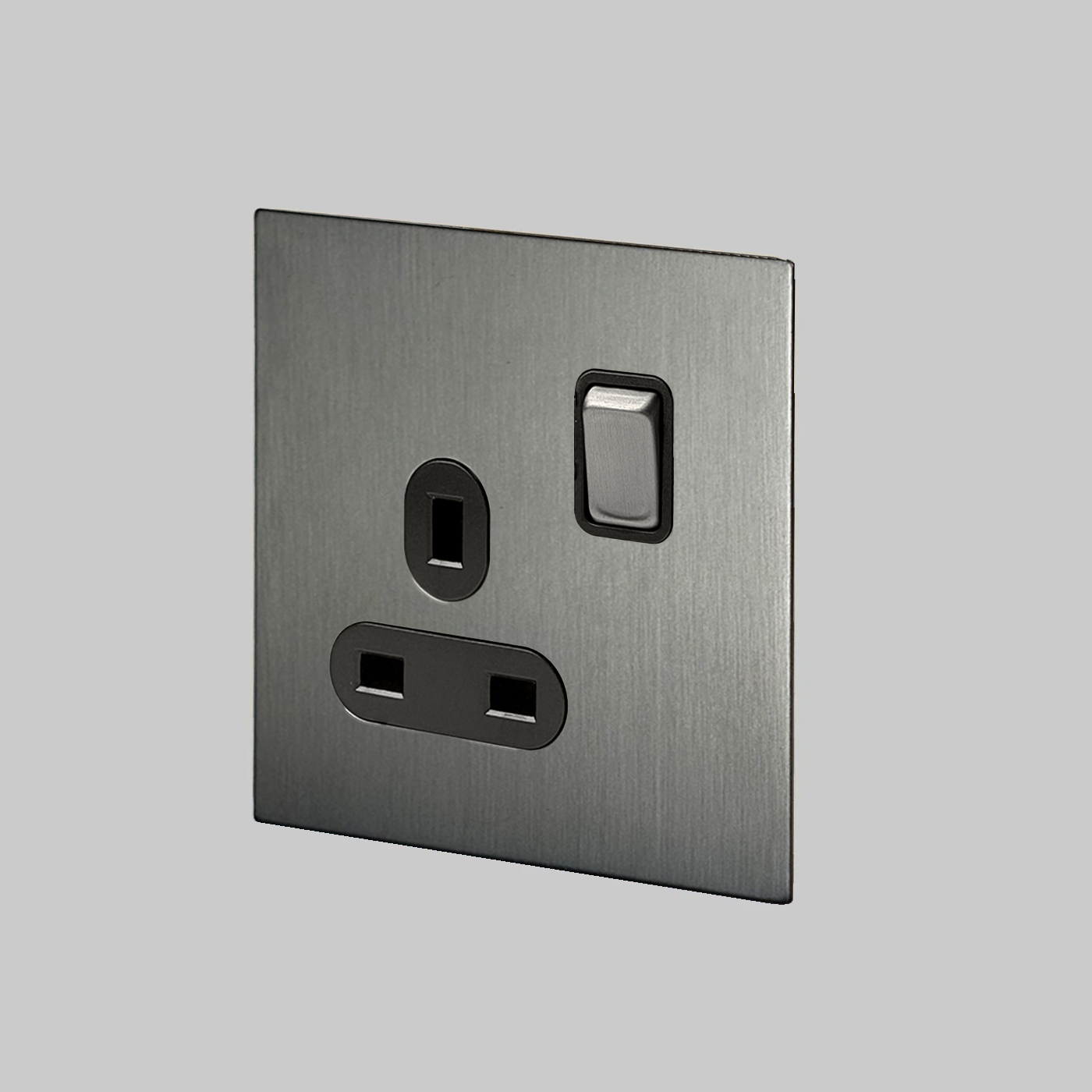 VN5 CHROME GREY 1G UK PLUG SOCKET