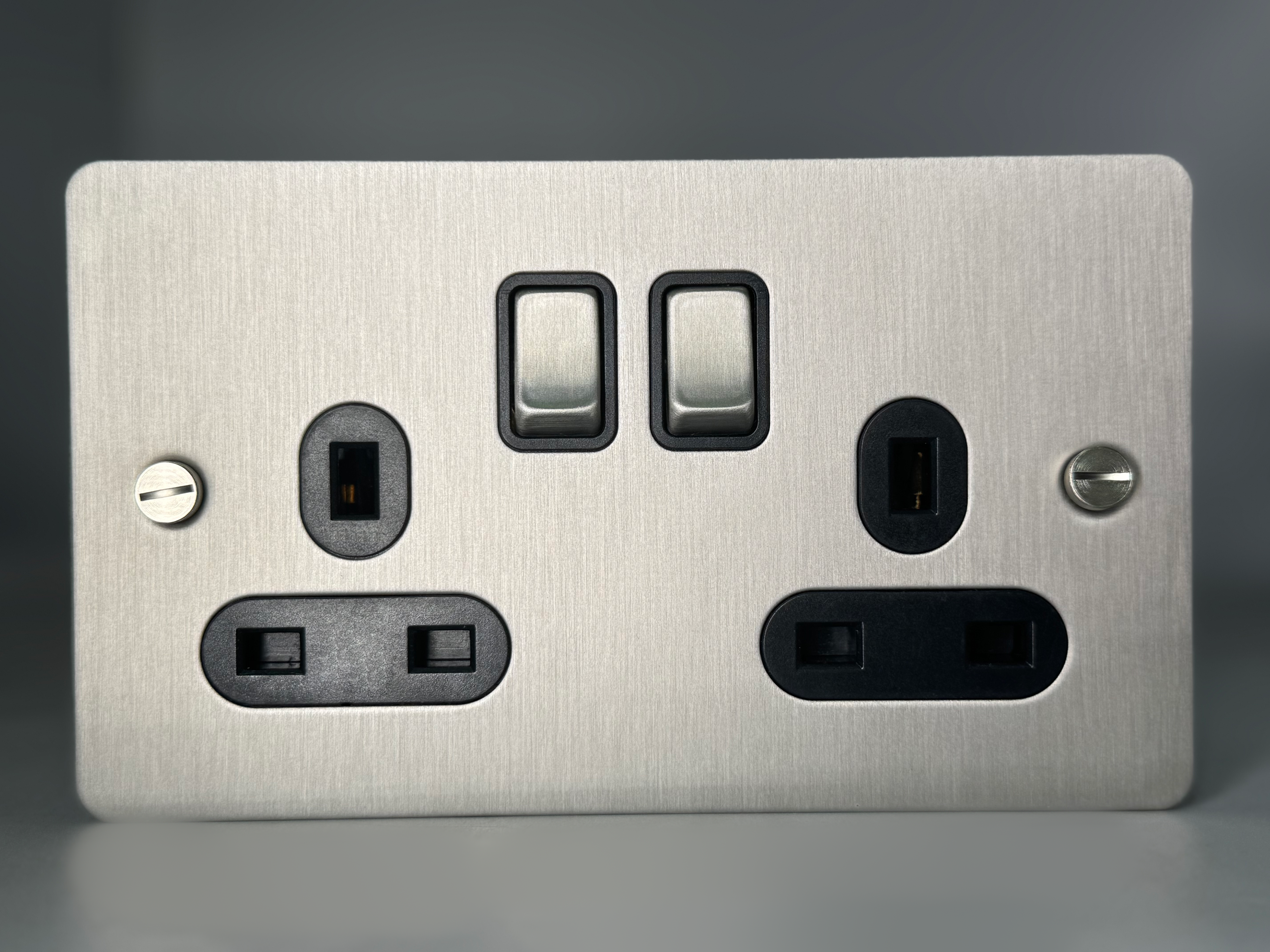 STEEL 2G UK PLUG SOCKET