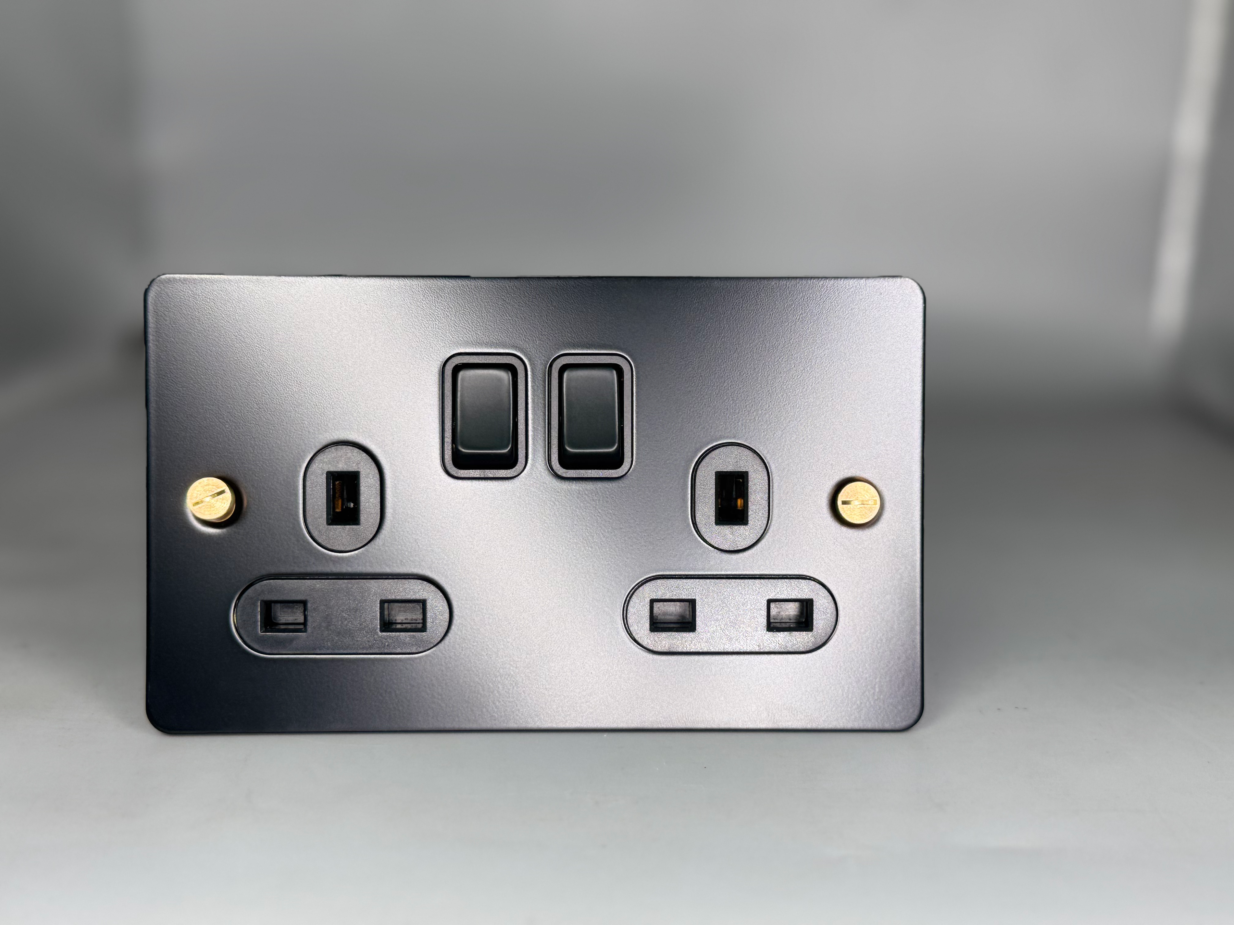 STEEL 2G UK PLUG SOCKET