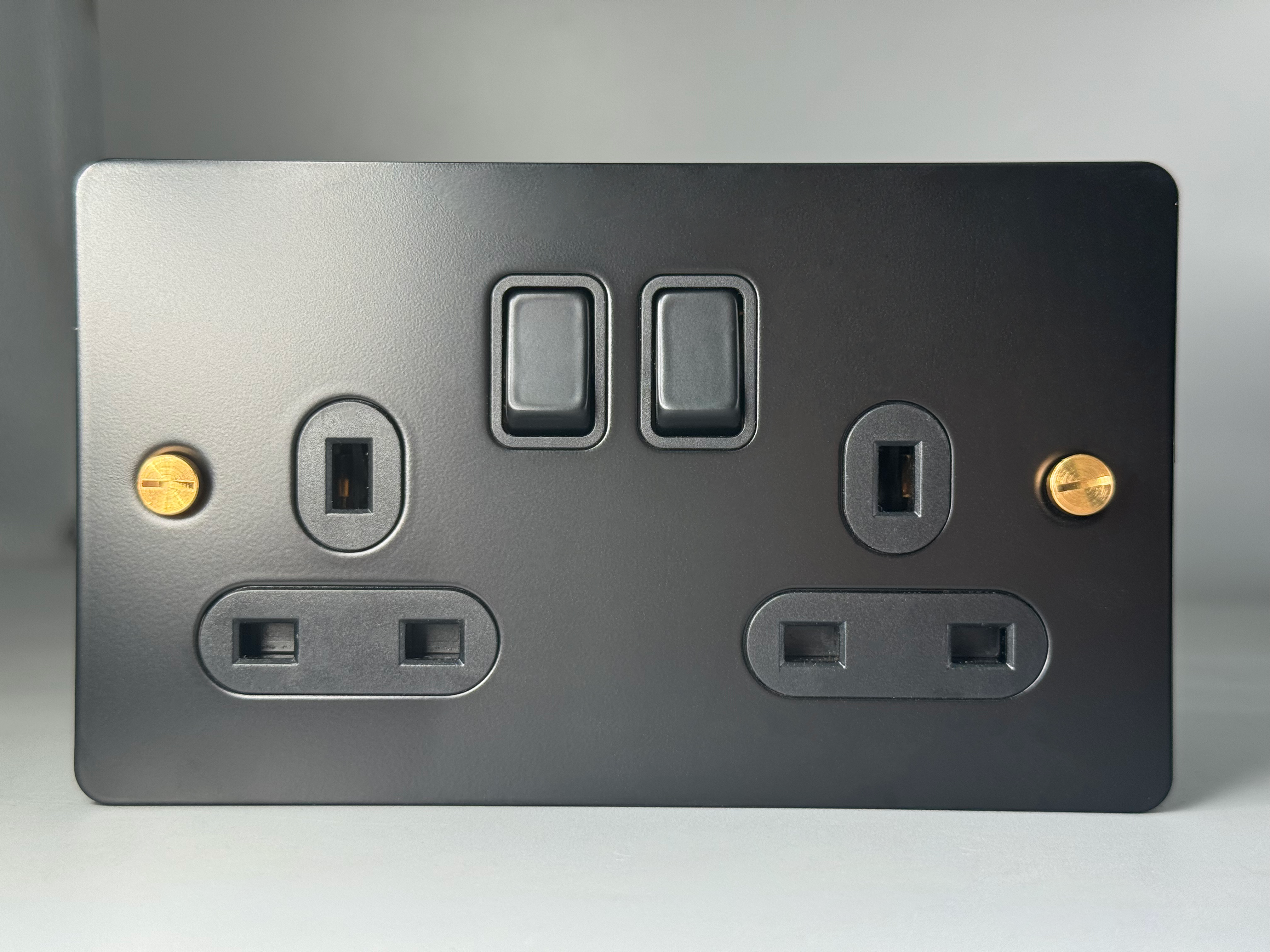 STEEL 2G UK PLUG SOCKET