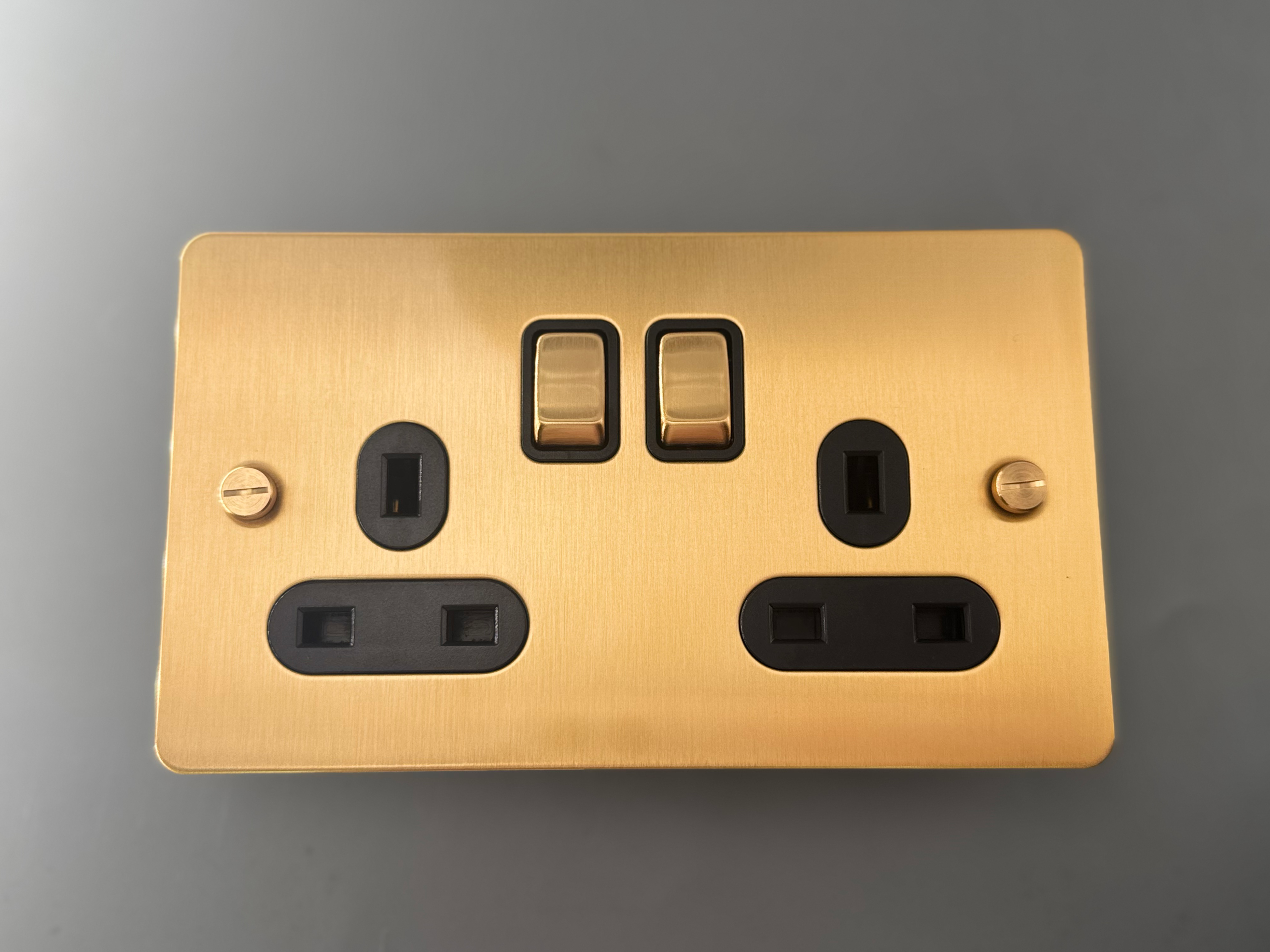STEEL 2G UK PLUG SOCKET