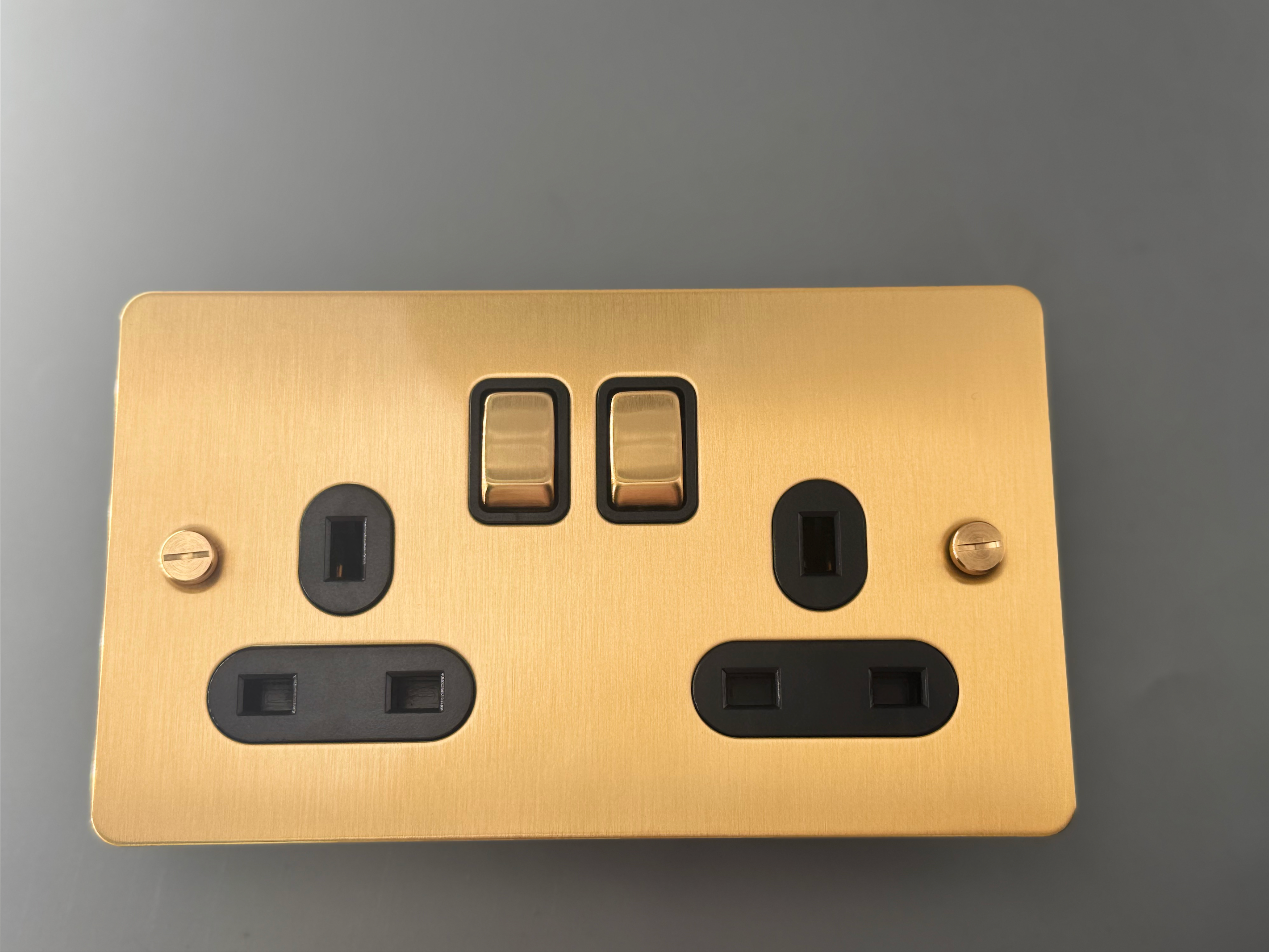 STEEL 2G UK PLUG SOCKET