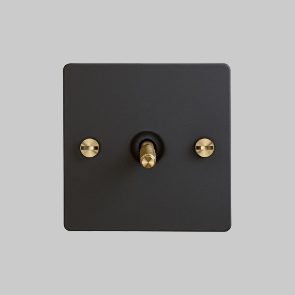 1G TOGGLE / CROSS / BLACK + BRASS